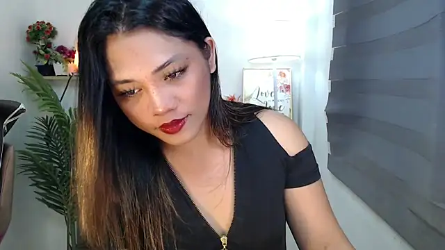 Snapshot of scarlett_brownx69 chatting on 11.28.25 scarlett brownx69 online show from 11.28.25
