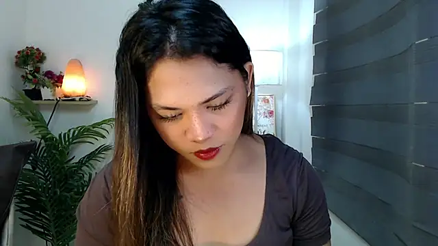 Snapshot of scarlett_brownx69 chatting on 12.15.25 scarlett brownx69 online show from 12.15.25