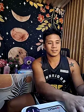 Snapshot of mr_dave chatting on 12.20.25 mr dave online show from 12.20.25