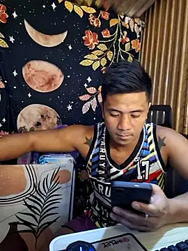 Snapshot of mr_dave chatting on 12.21.25 mr dave online show from 12.21.25