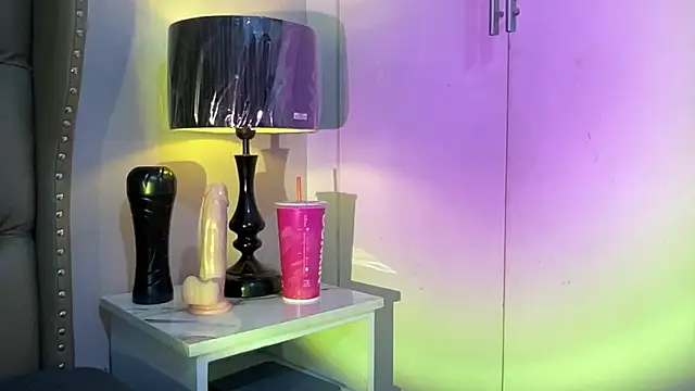 Snapshot of solana_imani chatting on 10.21.25 solana imani online show from 10.21.25