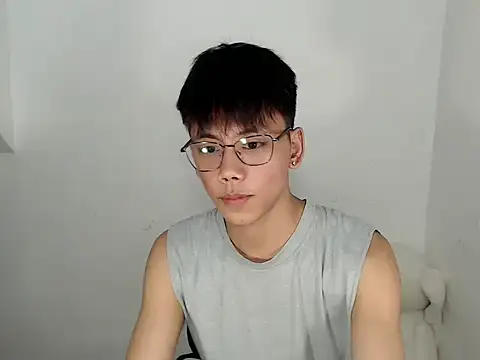 Snapshot of ynotyu chatting on 06.15.26 ynotyu online show from 06.15.26