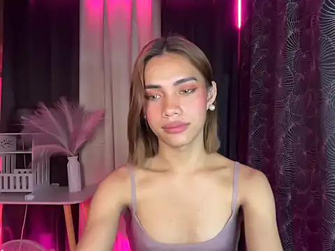 Snapshot of Lovelynikki03 chatting on 10.14.25 Lovelynikki03 online show from 10.14.25