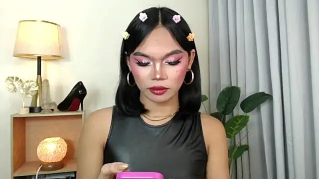 miyaa Moore online show from 11.12.25