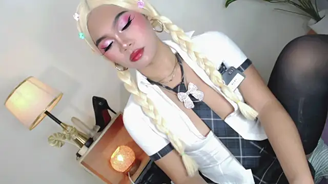 miyaa Moore online show from 11.17.25