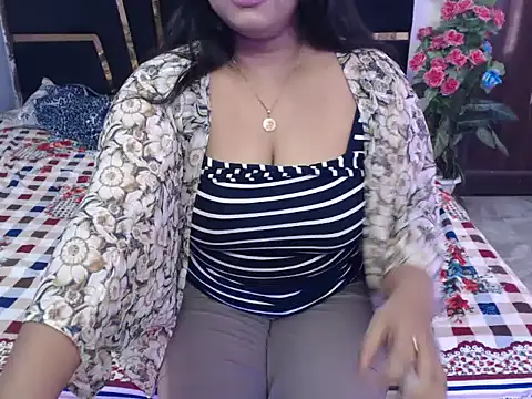 Snapshot of yours-ishika chatting on 11.17.25 yours-ishika online show from 11.17.25