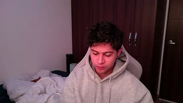 Snapshot of domsantiago_ chatting on 10.03.25 domsantiago online show from 10.03.25