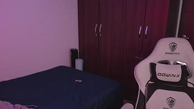 Snapshot of domsantiago_ chatting on 10.04.25 domsantiago online show from 10.04.25