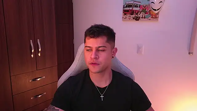 Snapshot of domsantiago_ chatting on 10.18.25 domsantiago online show from 10.18.25