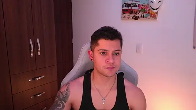 Snapshot of domsantiago_ chatting on 10.24.25 domsantiago online show from 10.24.25