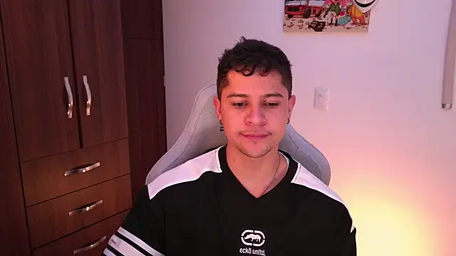 Snapshot of domsantiago_ chatting on 10.25.25 domsantiago online show from 10.25.25