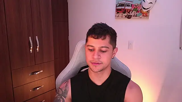 Snapshot of domsantiago_ chatting on 10.27.25 domsantiago online show from 10.27.25