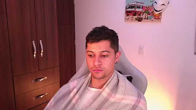 Snapshot of domsantiago_ chatting on 10.30.25 domsantiago online show from 10.30.25