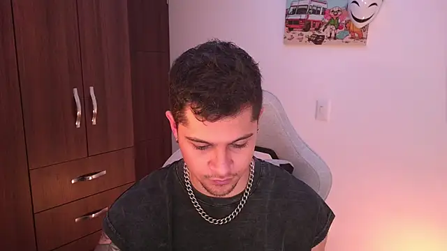 Snapshot of domsantiago_ chatting on 11.03.25 domsantiago online show from 11.03.25