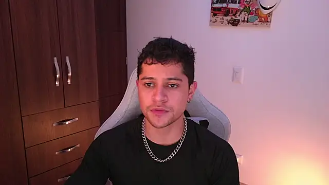 Snapshot of domsantiago_ chatting on 11.13.25 domsantiago online show from 11.13.25