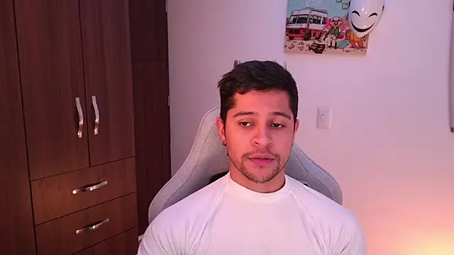 Snapshot of domsantiago_ chatting on 11.23.25 domsantiago online show from 11.23.25