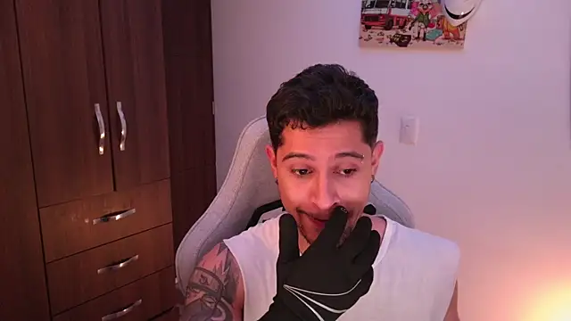 Snapshot of domsantiago_ chatting on 12.01.25 domsantiago online show from 12.01.25