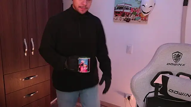 Snapshot of domsantiago_ chatting on 12.14.25 domsantiago online show from 12.14.25