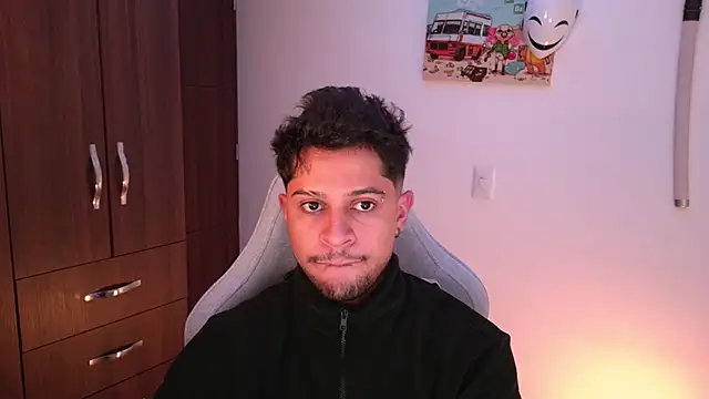 Snapshot of domsantiago_ chatting on 12.15.25 domsantiago online show from 12.15.25