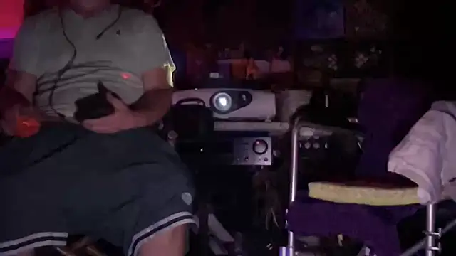 Snapshot of Bar_110221 chatting on 09.21.25 Bar 110221 online show from 09.21.25