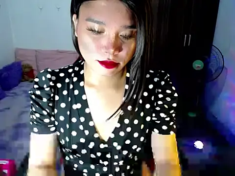 Urassiansweetcummer online show from 06.15.26