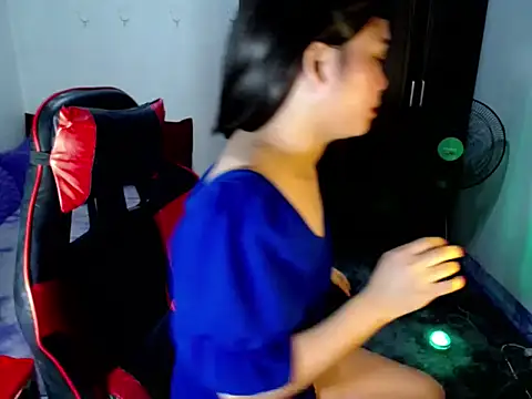 Urassiansweetcummer online show from 07.11.26