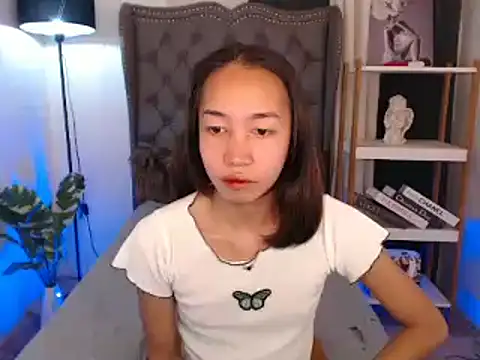 Snapshot of Sweet_kittyxx chatting on 11.08.25 Sweet kittyxx online show from 11.08.25