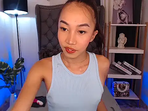 Snapshot of Sweet_kittyxx chatting on 12.04.25 Sweet kittyxx online show from 12.04.25