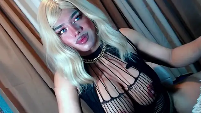 Snapshot of GoddessOFHUGEx chatting on 09.30.25 GoddessOFHUGEx online show from 09.30.25