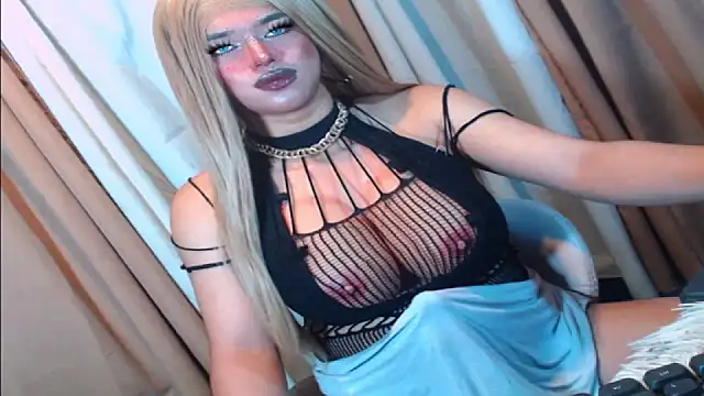 Snapshot of GoddessOFHUGEx chatting on 10.08.25 GoddessOFHUGEx online show from 10.08.25