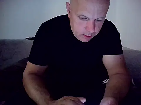 DaDDyLoVeSu83 online show from 06.12.26