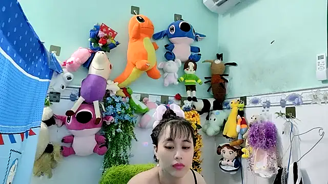 Snapshot of emgaixinhngoan chatting on 10.30.25 emgaixinhngoan online show from 10.30.25