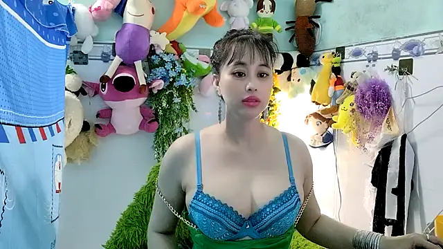 Snapshot of emgaixinhngoan chatting on 11.07.25 emgaixinhngoan online show from 11.07.25