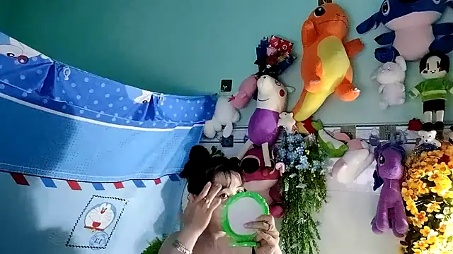 Snapshot of emgaixinhngoan chatting on 11.08.25 emgaixinhngoan online show from 11.08.25