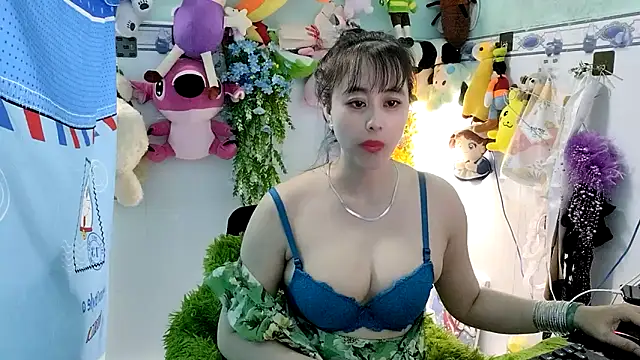 Snapshot of emgaixinhngoan chatting on 11.21.25 emgaixinhngoan online show from 11.21.25