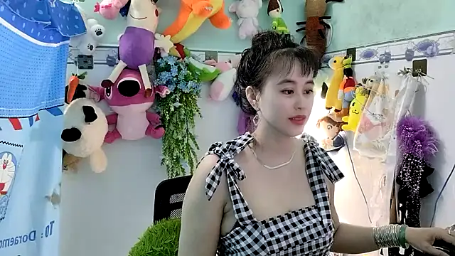 Snapshot of emgaixinhngoan chatting on 11.23.25 emgaixinhngoan online show from 11.23.25