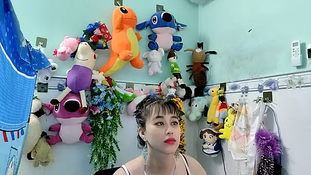 Snapshot of emgaixinhngoan chatting on 11.26.25 emgaixinhngoan online show from 11.26.25