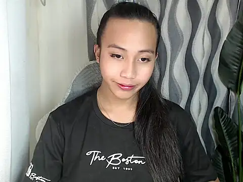 Snapshot of sweetiie_caren chatting on 06.25.26 sweetiie caren online show from 06.25.26