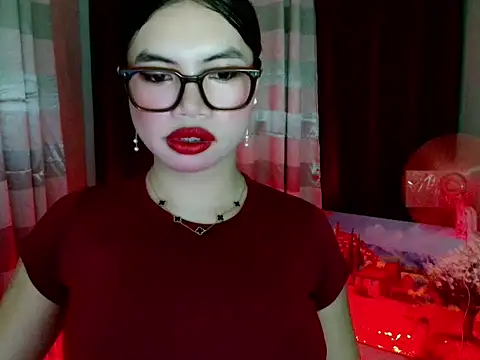 Snapshot of lover_girl143 chatting on 03.05.26 lover girl143 online show from 03.05.26