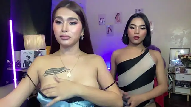 Snapshot of CassieXMarga chatting on 11.10.25 CassieXMarga online show from 11.10.25