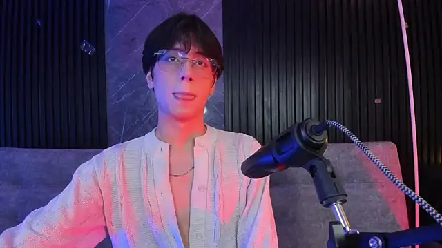 Snapshot of luixdust_ chatting on 10.28.25 luixdust online show from 10.28.25