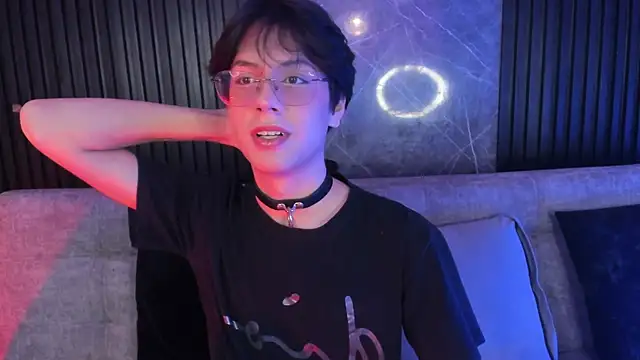 Snapshot of luixdust_ chatting on 10.29.25 luixdust online show from 10.29.25