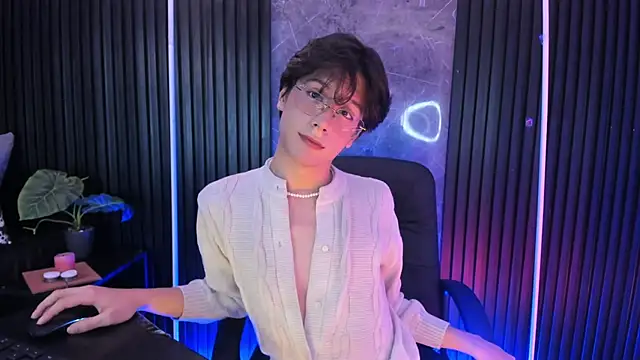 Snapshot of luixdust_ chatting on 11.13.25 luixdust online show from 11.13.25