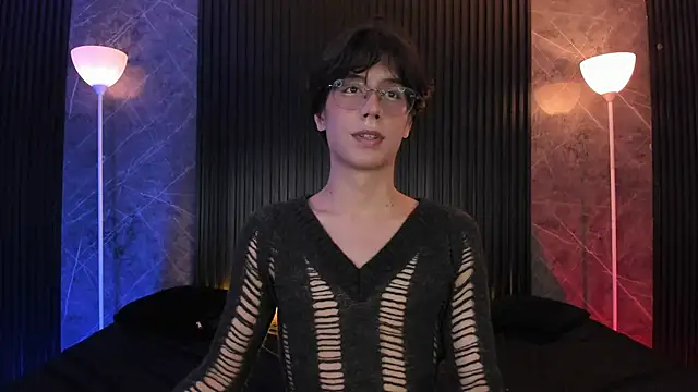 Snapshot of luixdust_ chatting on 11.19.25 luixdust online show from 11.19.25