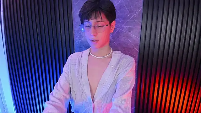 Snapshot of luixdust_ chatting on 12.04.25 luixdust online show from 12.04.25