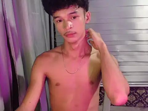 Snapshot of Daqt_15 chatting on 12.16.25 Daqt 15 online show from 12.16.25