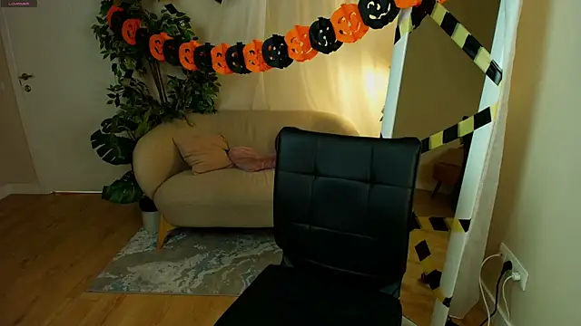 Snapshot of Mary_Lane_ chatting on 10.23.25 Mary Lane online show from 10.23.25