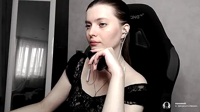 cute elfy  online show from 09.17.25