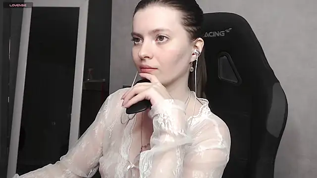 cute elfy  online show from 09.28.25