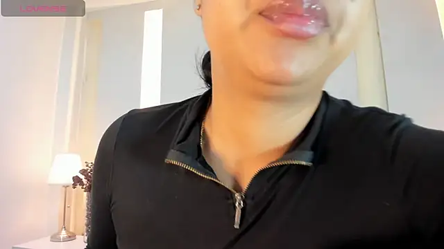 SalomeeBell online show from 10.27.25